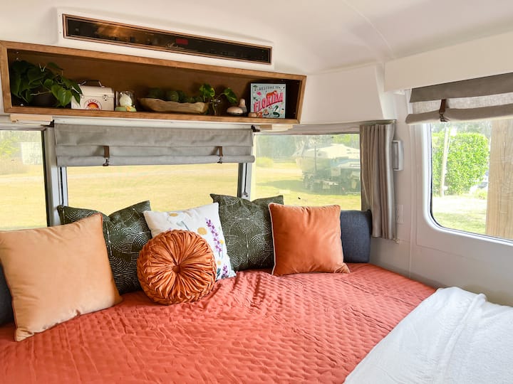Lakefront Airstream + Farmstay Near Disney - Clermont, FL