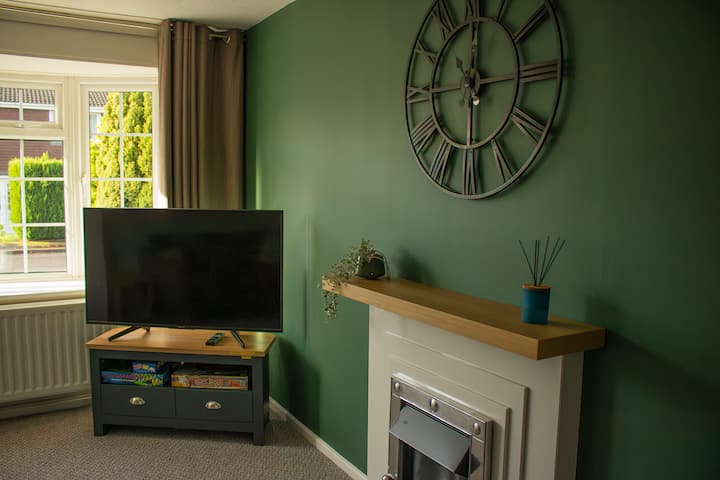 Modern & Stylish 3 Bed Home Stafford - Staffordshire