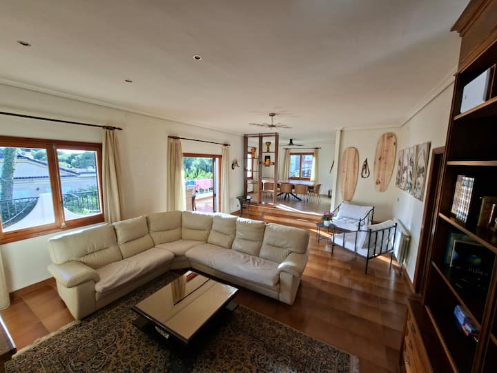 Beautiful And Spacious Villa Surrounded By Nature - Castellón de la Plana