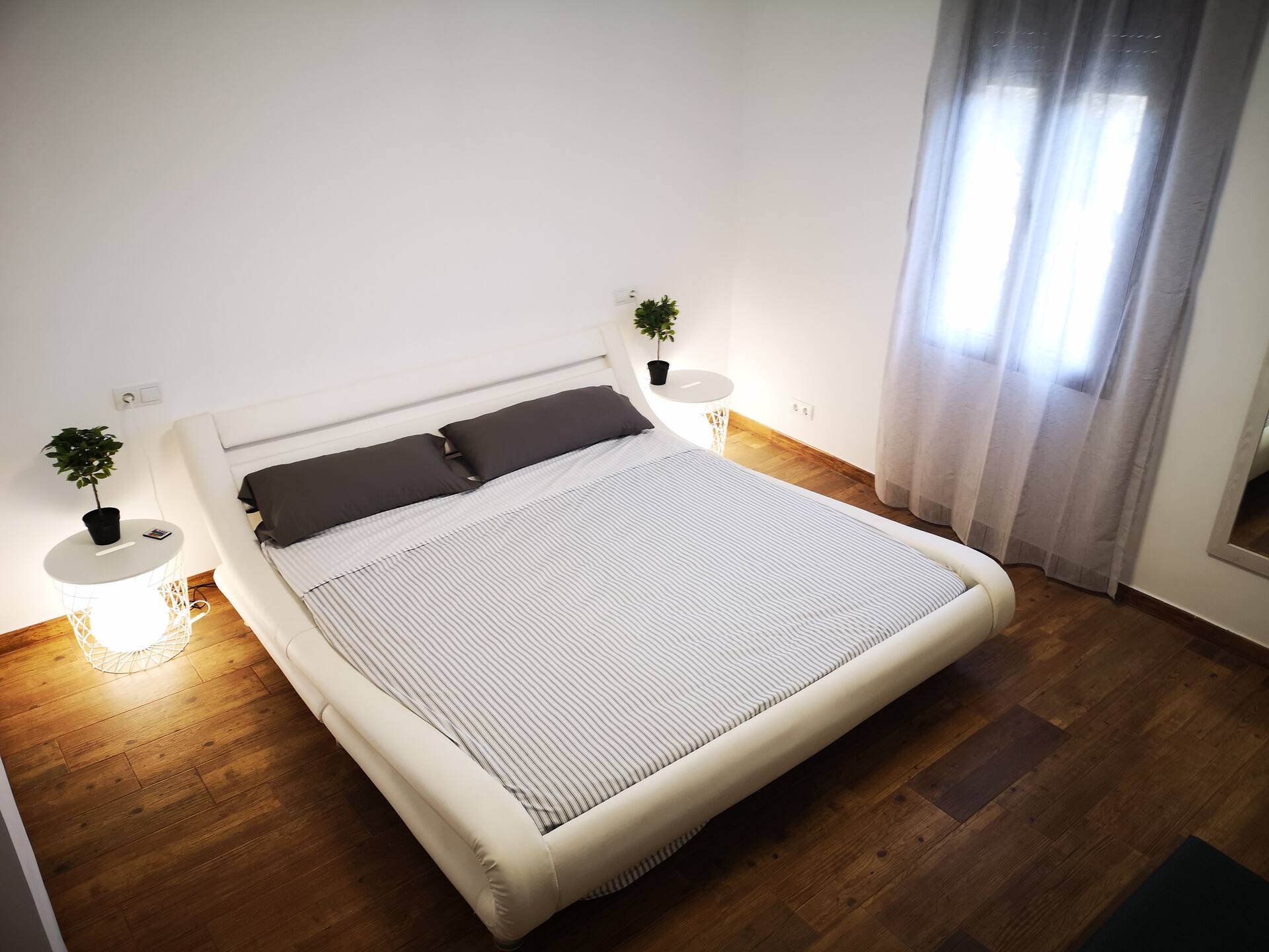 Apartamento entero- large bed of 2x2 m.