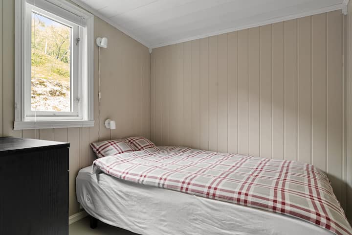 一楼卧室，配有120张床。 