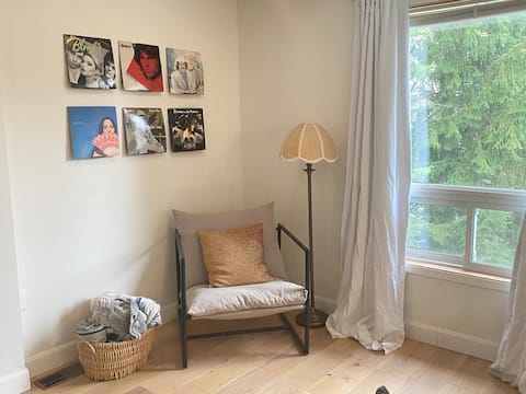 Popular Airbnb listing: Little Lemon by the Boyne in Grey Highlands