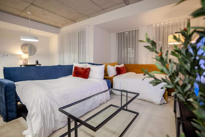 Stylish Stay Steps From Old Port | Free Parking - Brossard