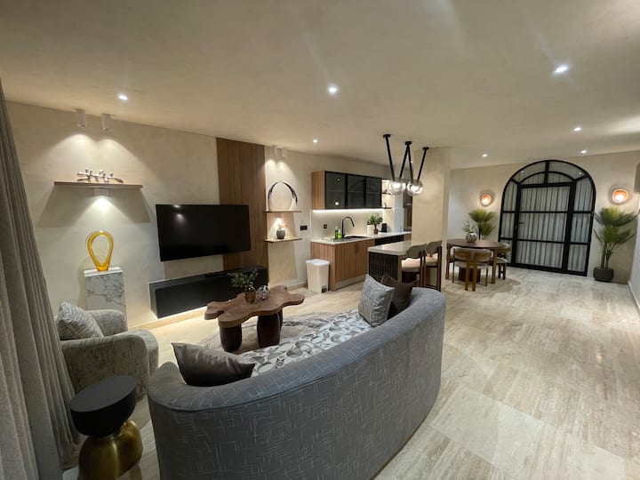 Luxury 1 Bed Tropical Penthouse - Ghana