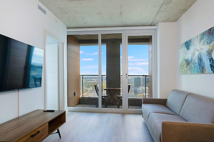 Sky-high Lux 2113: Prime Location/gym/pool Access - Montreal
