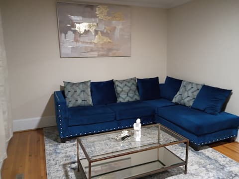 Top Airbnb: Downtown Kannapolis Gem – Modern 2BR - 2Bath Home in Kannapolis
