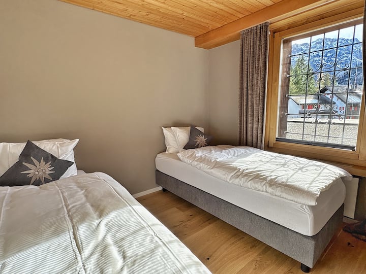 2 camas individuales de 80 x 200 cm o 1 cama doble de 160 x 200 cm