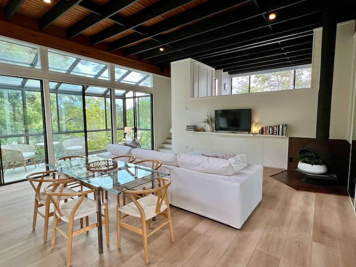 Glass Sunroom, 5 Blocks To Town, Mid-century Home! - Carmel-by-the-Sea, CA