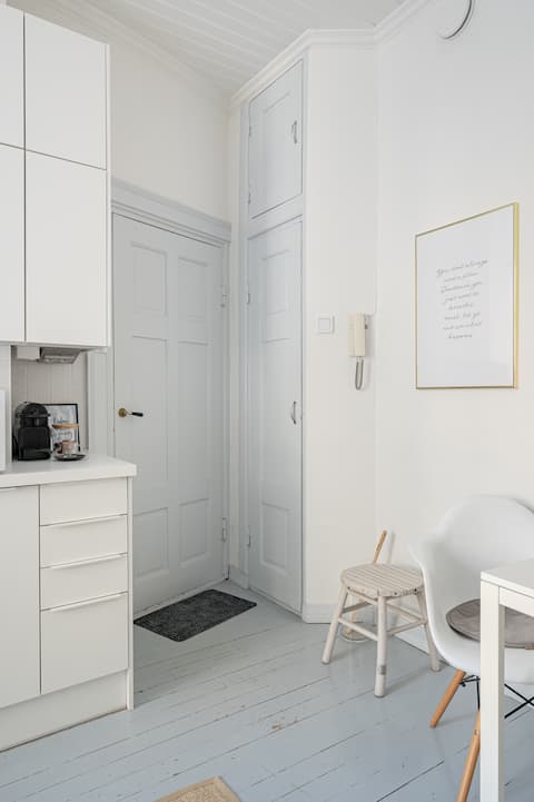 Popular Airbnb listing: 1908 Ullanlinna • Quiet • Design District • Center in Ullanlinna