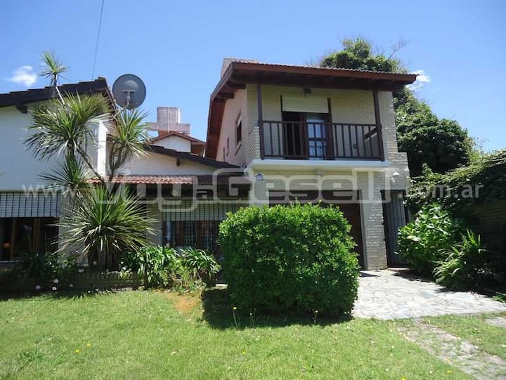 Casa Grande Villa Gesell 1 Cuadra Del Mar - Villa Gesell