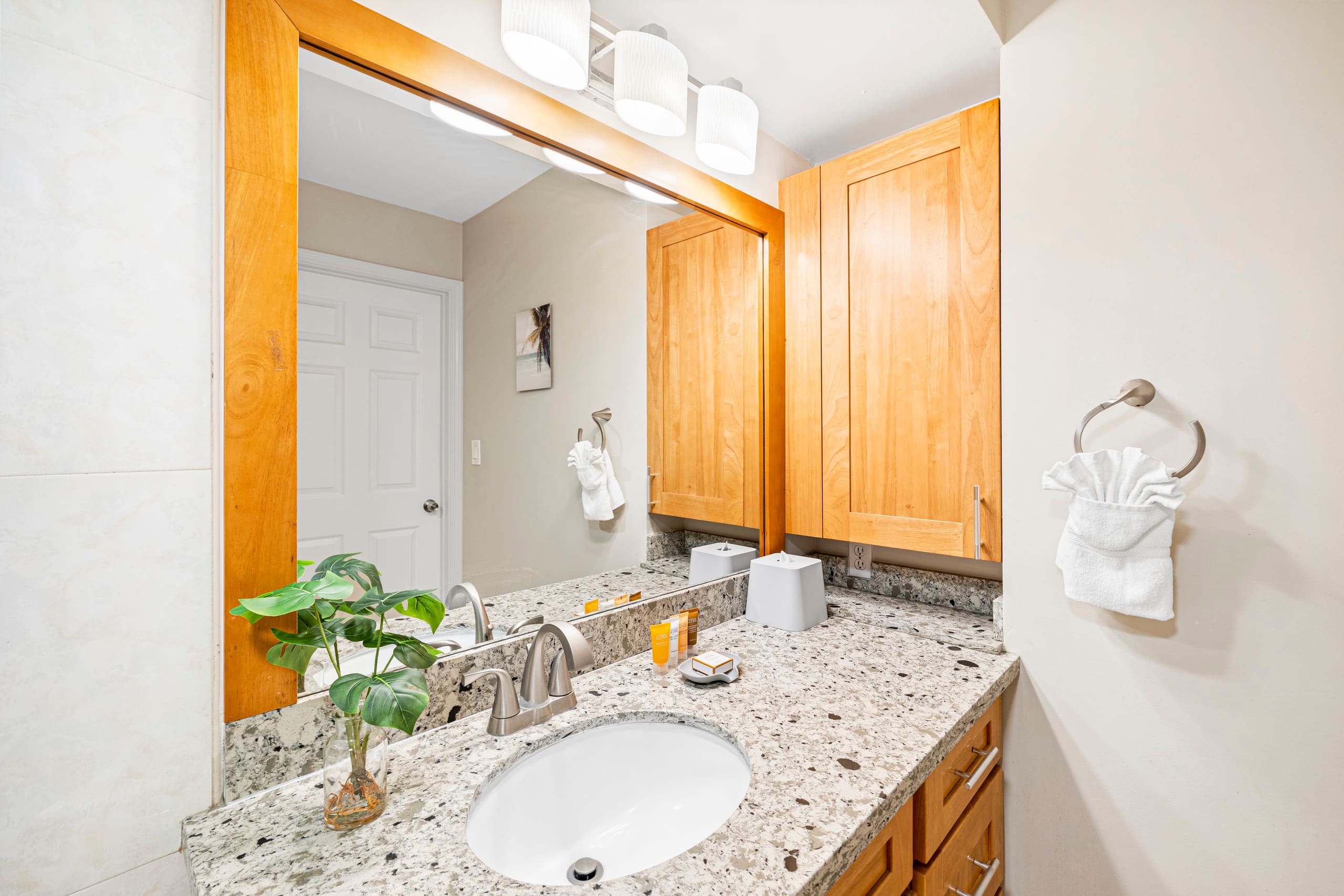 Condo in Honolulu · ★4.77 · 1 bedroom · 3 beds · 1 private bath - Image 16