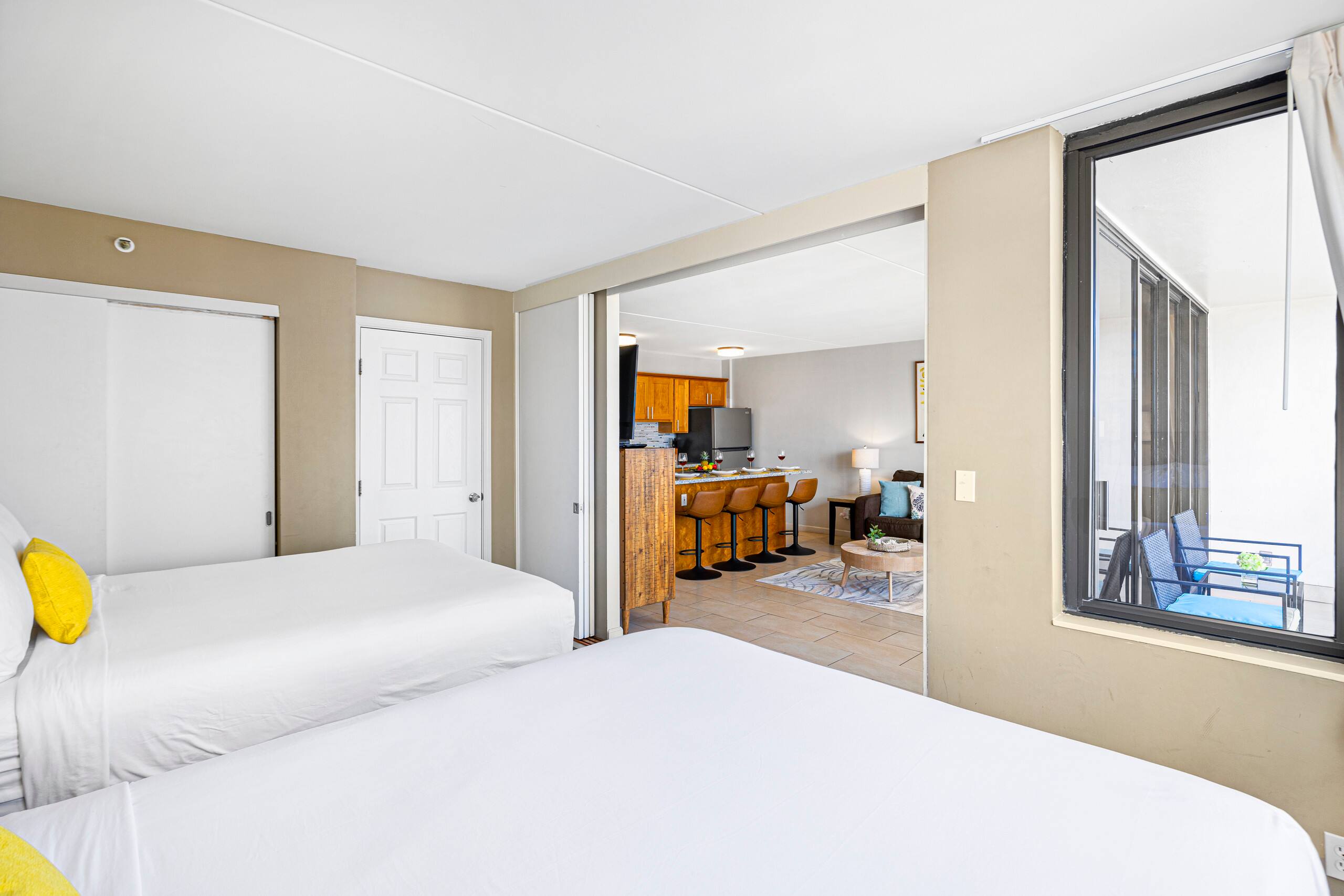 Condo in Honolulu · ★4.77 · 1 bedroom · 3 beds · 1 private bath - Image 14