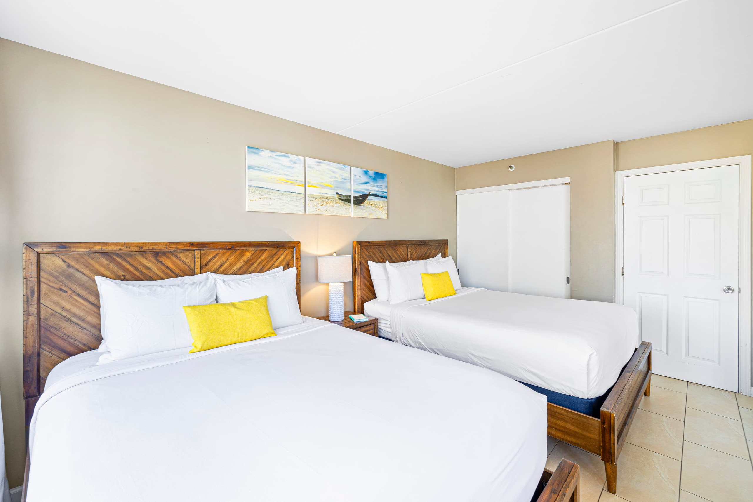 Condo in Honolulu · ★4.77 · 1 bedroom · 3 beds · 1 private bath - Image 12