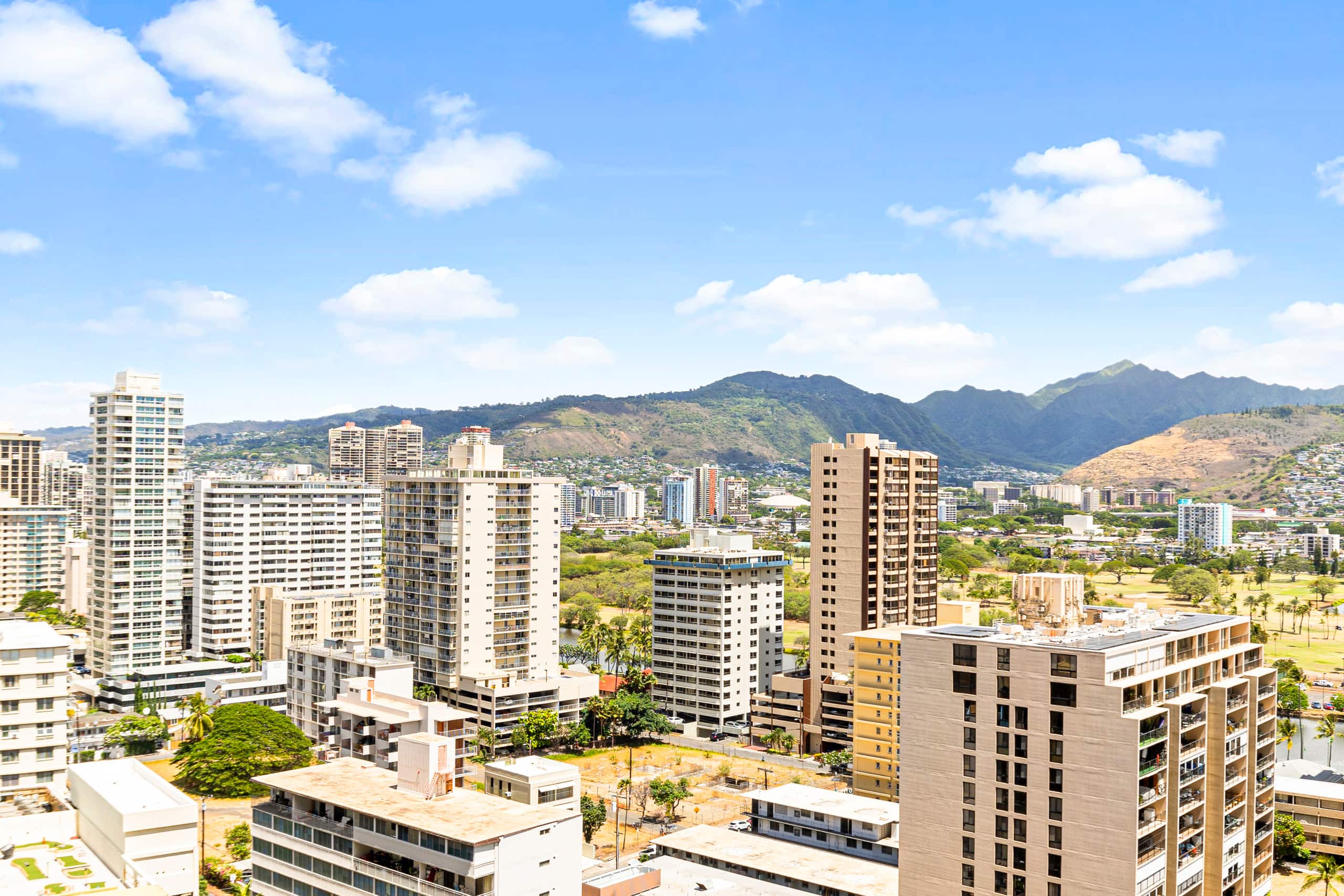 Condo in Honolulu · ★4.77 · 1 bedroom · 3 beds · 1 private bath - Image 25