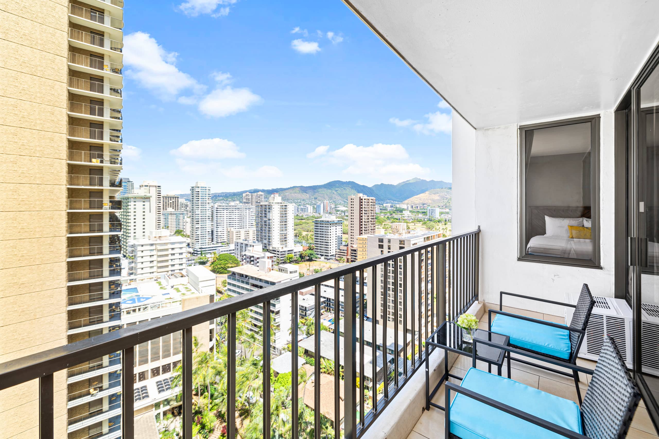 Condo in Honolulu · ★4.77 · 1 bedroom · 3 beds · 1 private bath - Image 20