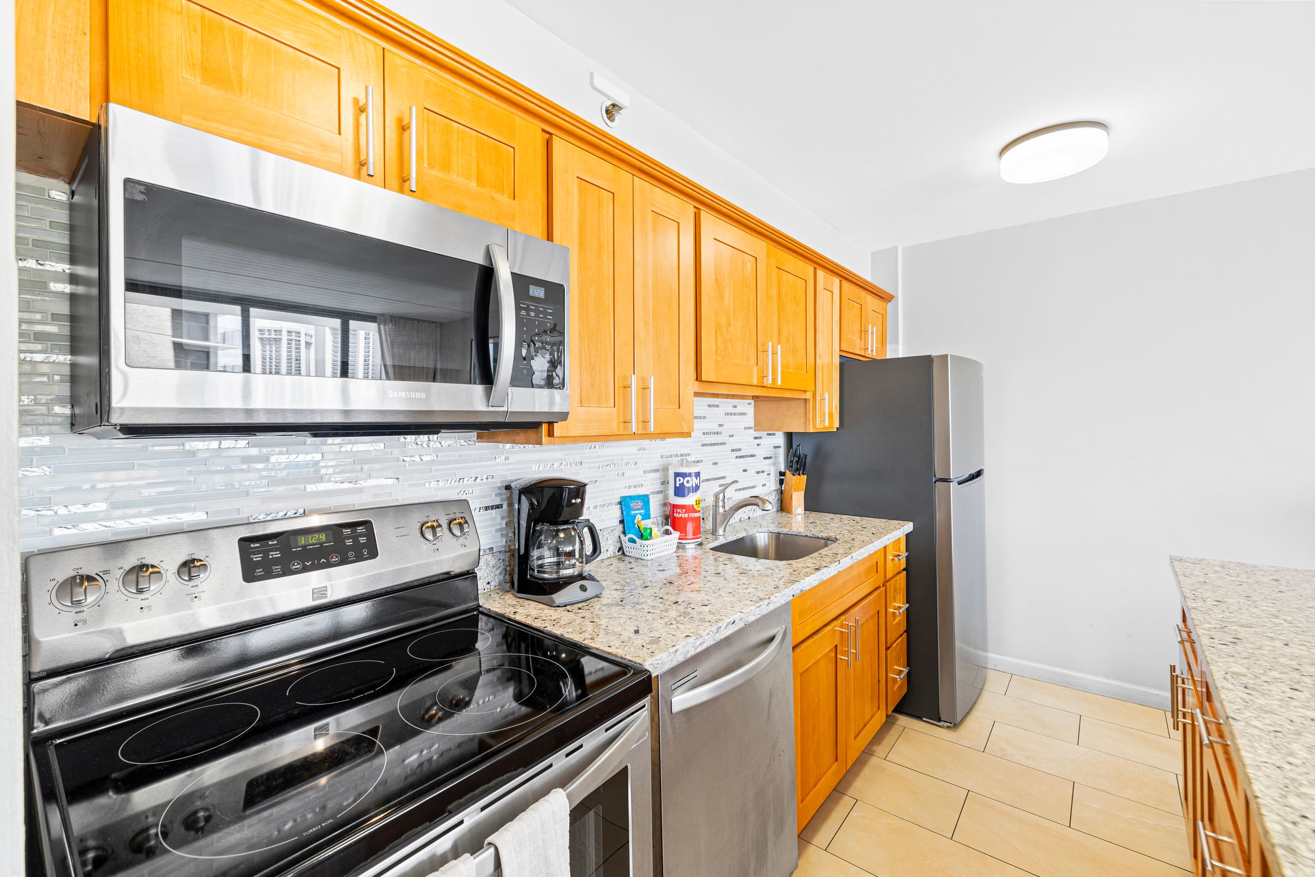Condo in Honolulu · ★4.77 · 1 bedroom · 3 beds · 1 private bath - Image 7