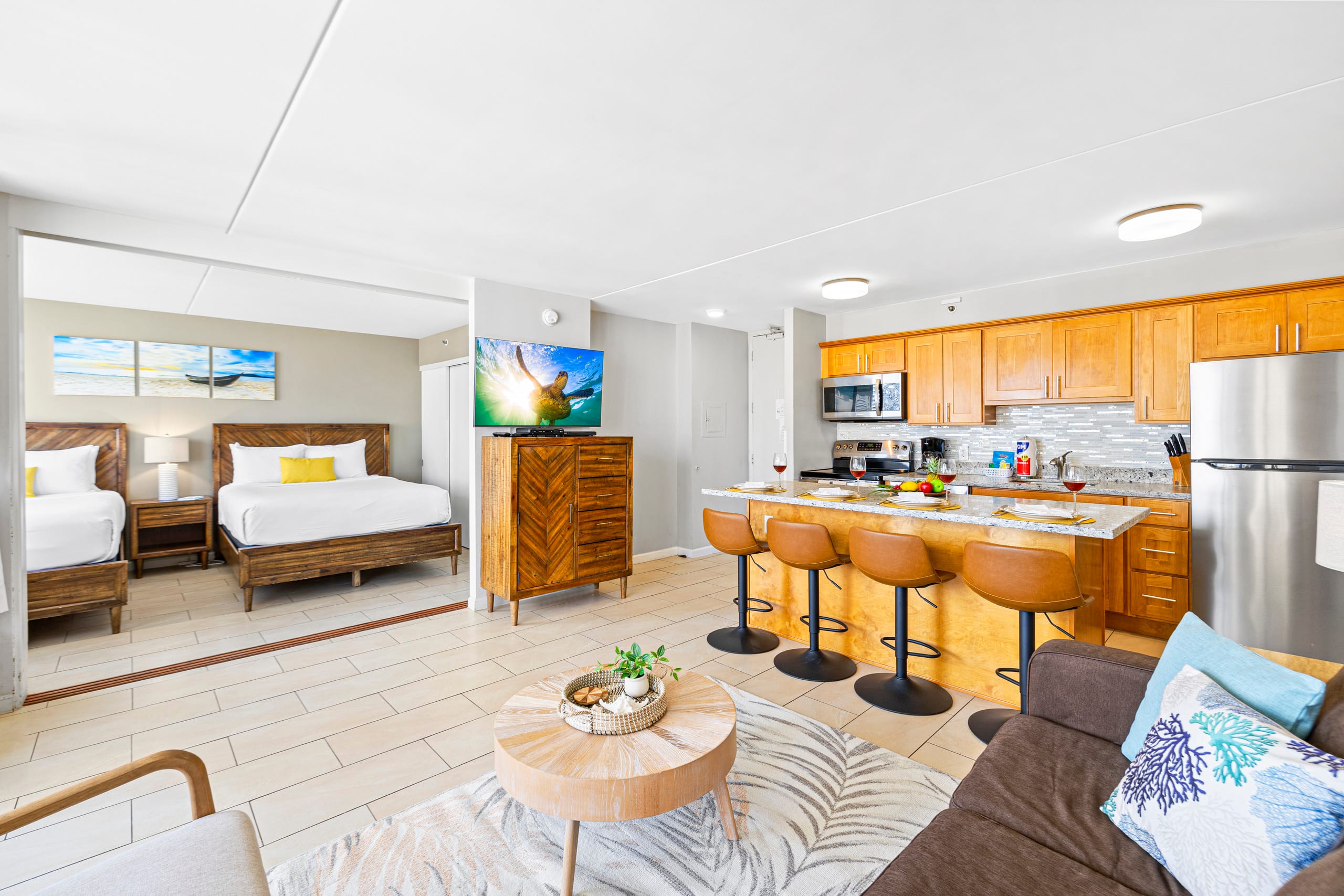 Condo in Honolulu · ★4.77 · 1 bedroom · 3 beds · 1 private bath - Image 5