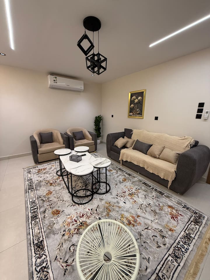 1br Self Check-in Out Seating Next To Metro 17d - الرياض