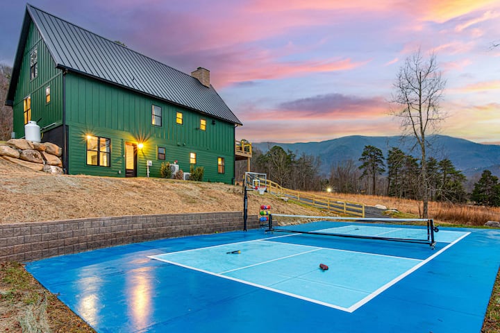 Lux Cabin with Indoor Pool, Sports Court & Theater