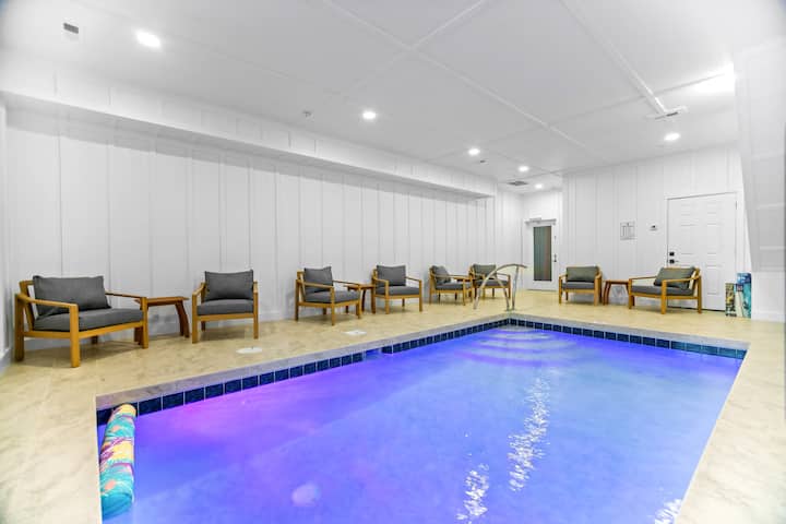 Lux Cabin with Indoor Pool, Sports Court & Theater