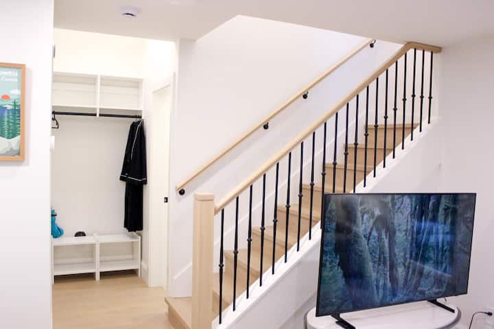 Loutet Lane- Luxury Coach House - North Vancouver