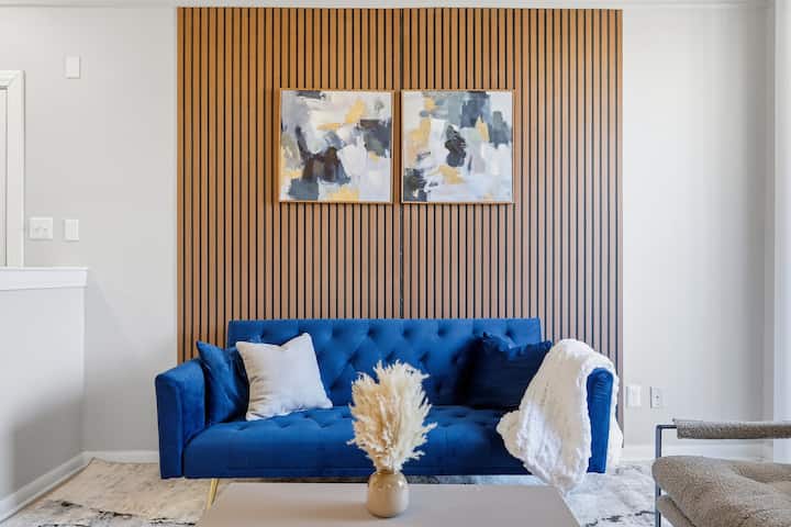 Stylish North Dallas Stay | Wifi • Pool • Gym - Dallas, TX
