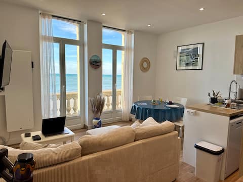 Top Airbnb: Breathtaking sea view - Renovated apartment à Mers Les Bains
