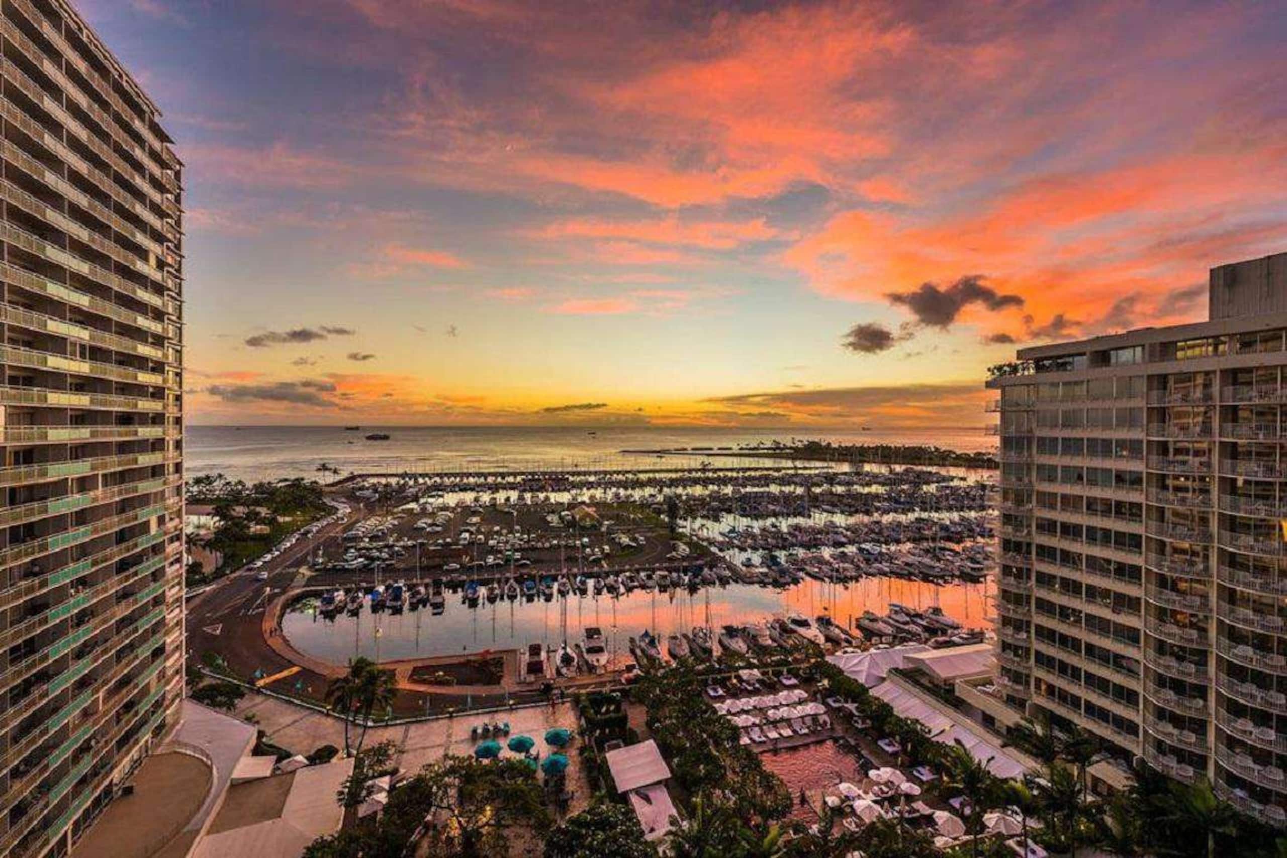 Condo in Honolulu · ★4.75 · 2 bedrooms · 3 beds · 2 baths - Image 11