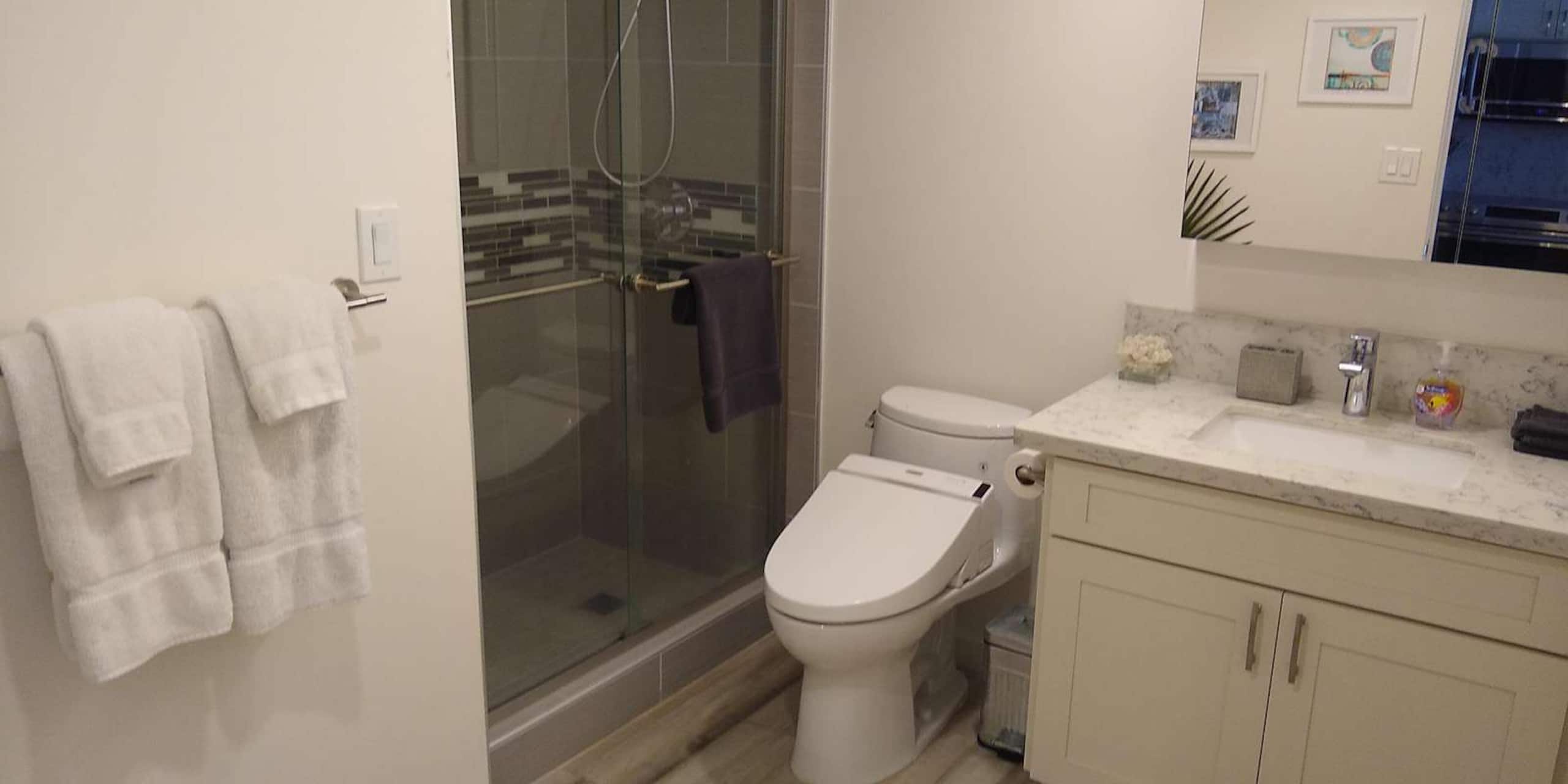 Condo in Honolulu · ★4.75 · 2 bedrooms · 3 beds · 2 baths - Image 7