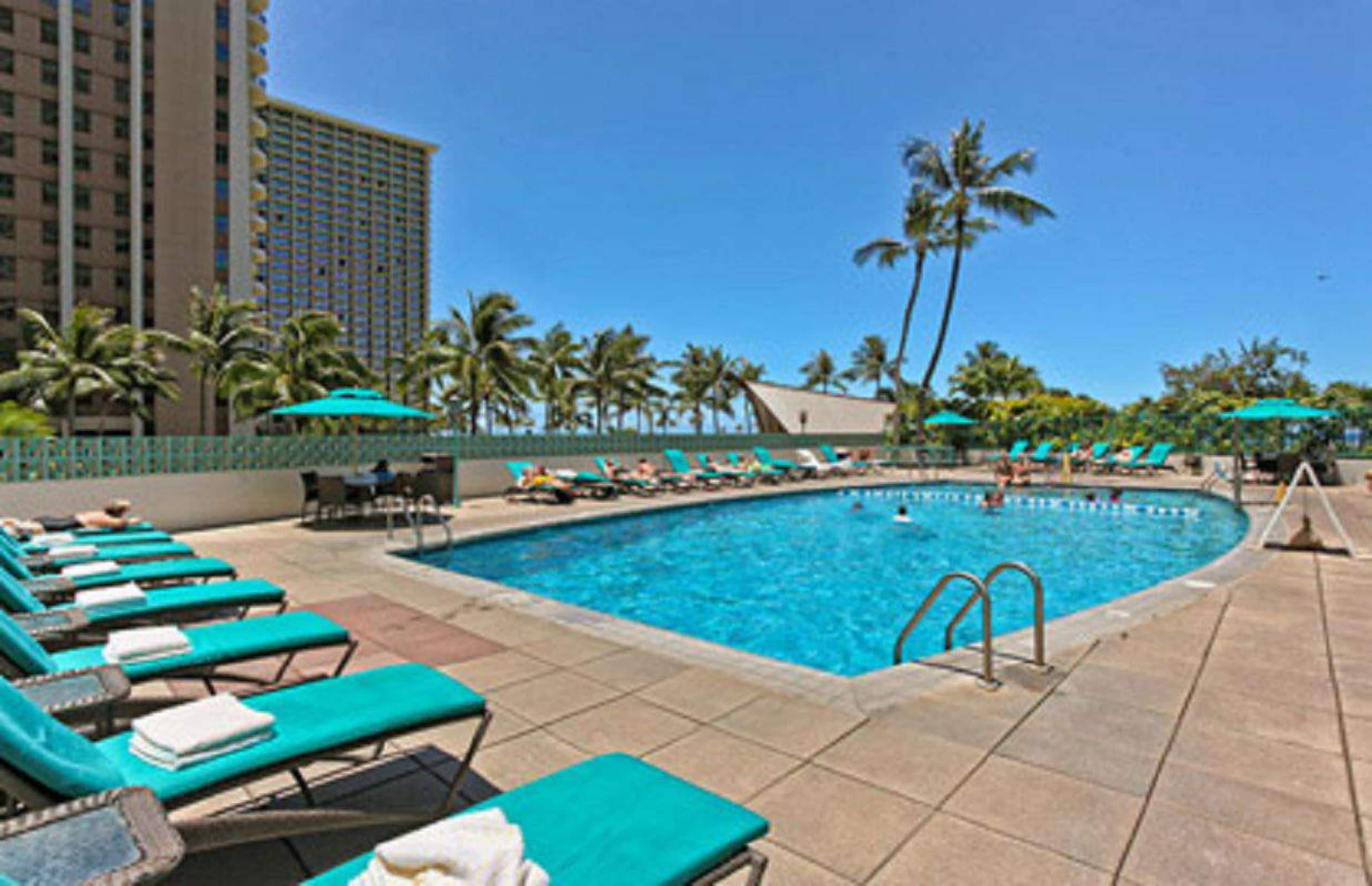 Condo in Honolulu · ★4.75 · 2 bedrooms · 3 beds · 2 baths - Image 8