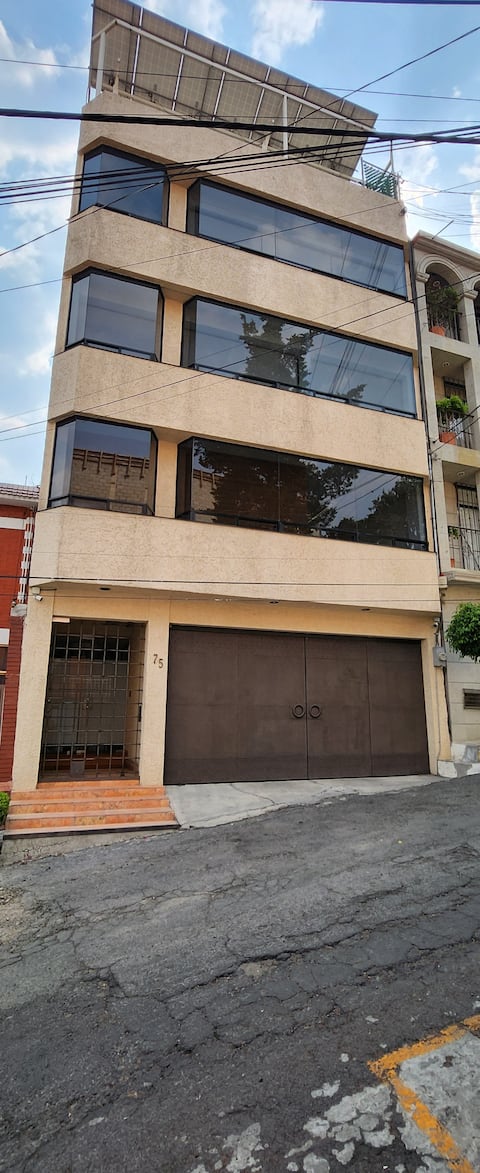 Spacious house near the Banamex Centre for 18 people