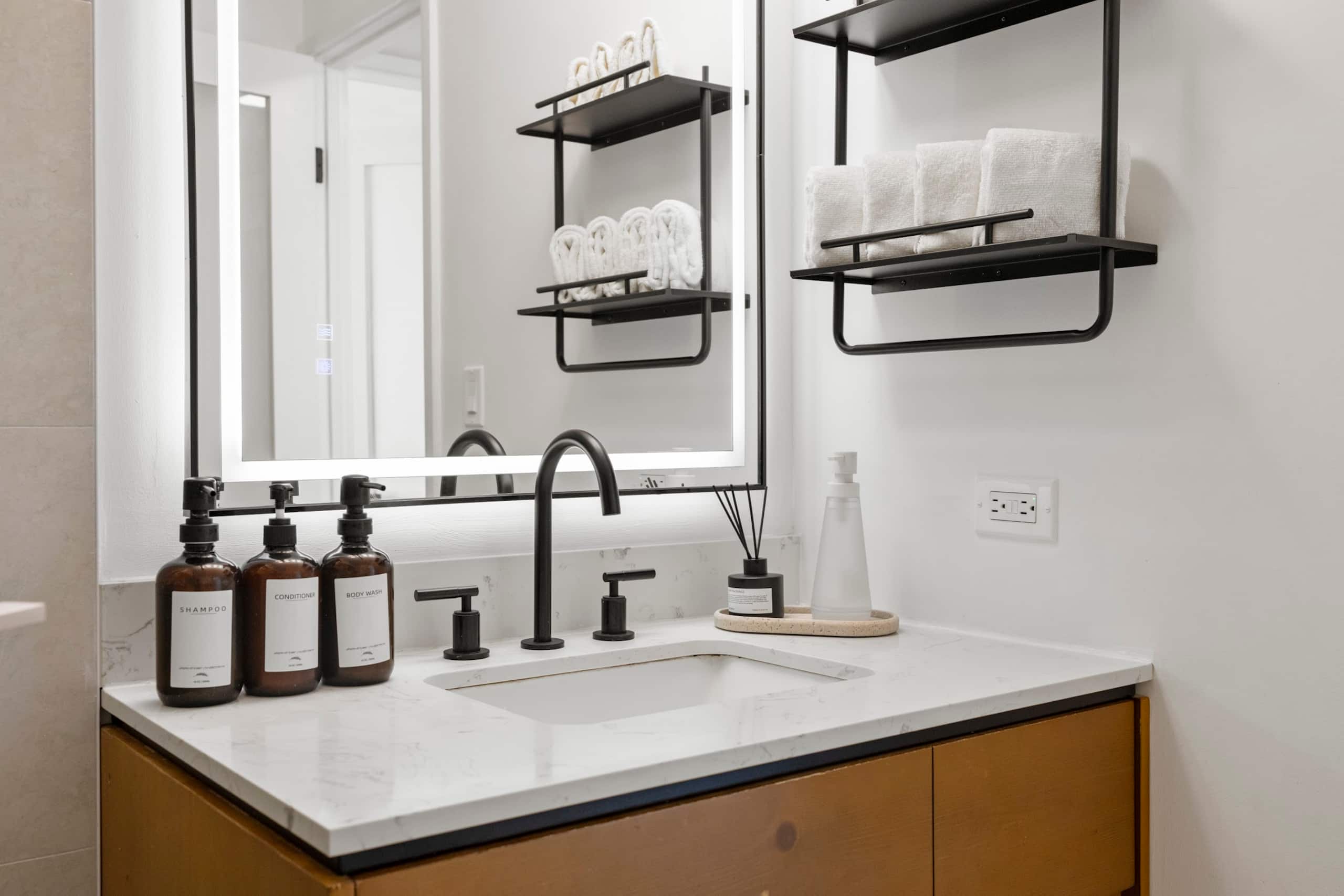 36F-Modern Upscale Ocean View 1BR-Waikiki Beach! - Image 40