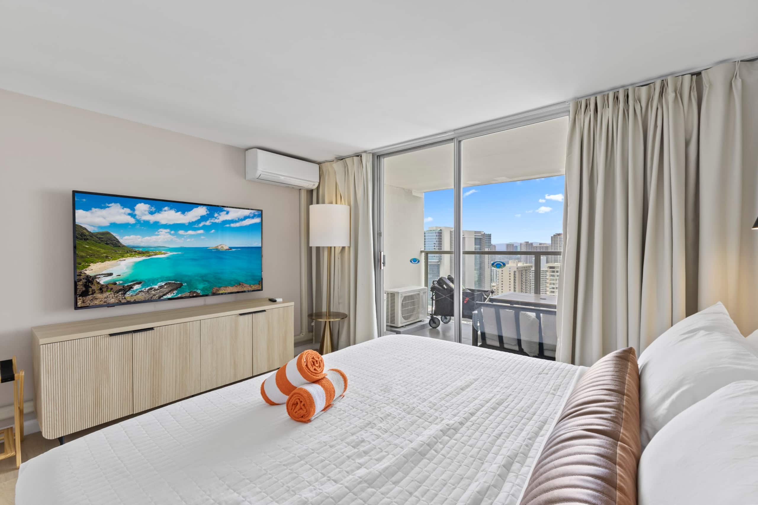 36F-Modern Upscale Ocean View 1BR-Waikiki Beach! - Image 1