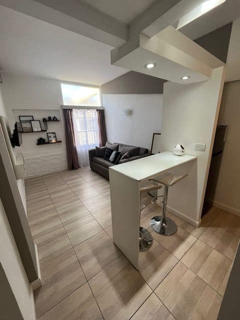 Anuncio de Airbnb popular: Apartment for 2 or 3 people - Unbeatable location en Area Centro
