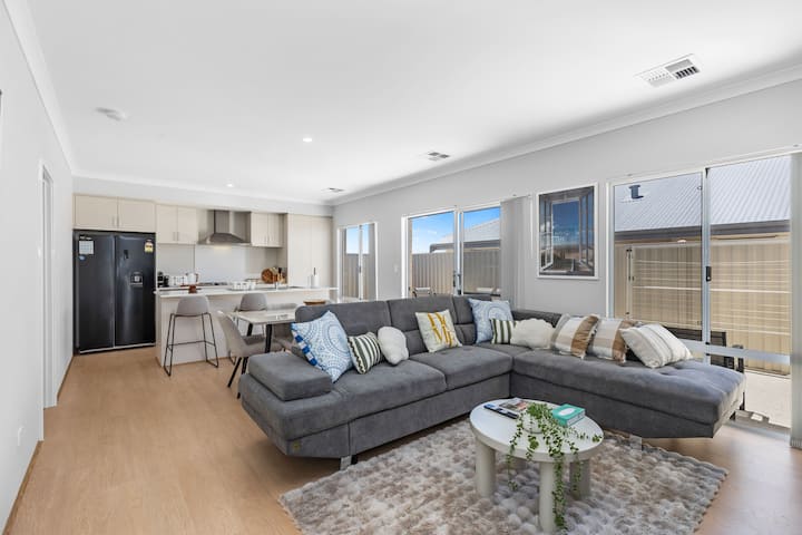 Pristine Modern Living In Alkimos - Yanchep National Park