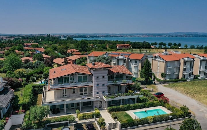 Attico Sky Garda Con Piscina E Wi-fi - Sirmione