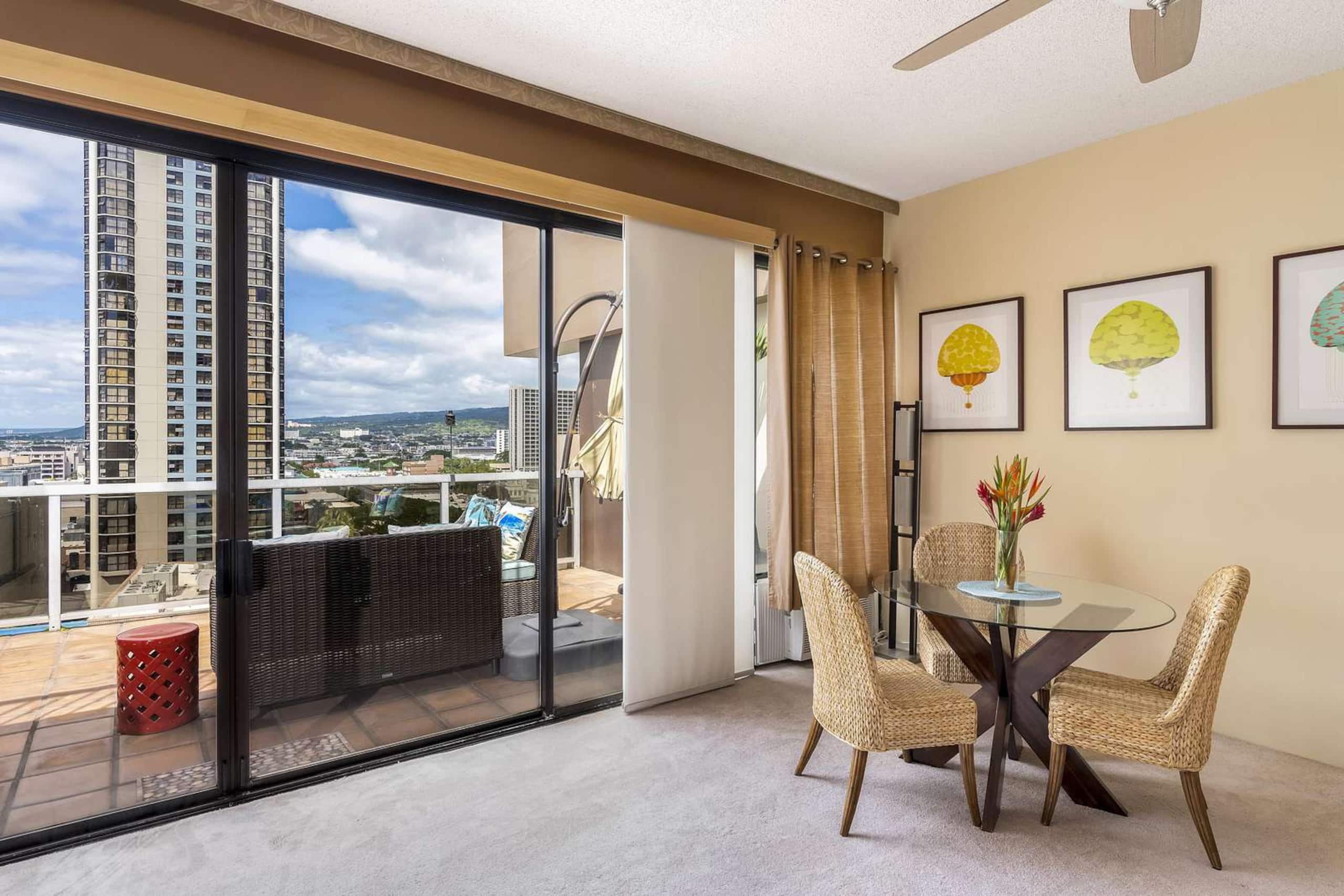Condo in Honolulu · ★4.89 · 1 bedroom · 1 bed · 1.5 private baths - Image 3