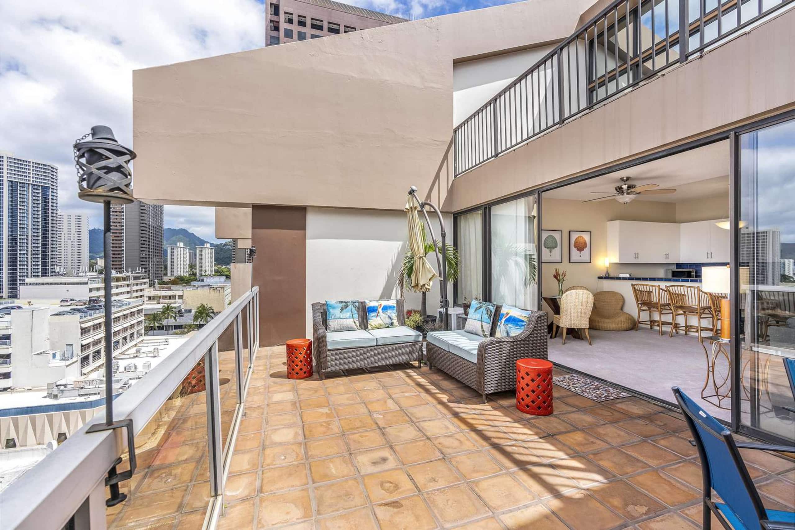 Condo in Honolulu · ★4.89 · 1 bedroom · 1 bed · 1.5 private baths - Image 7