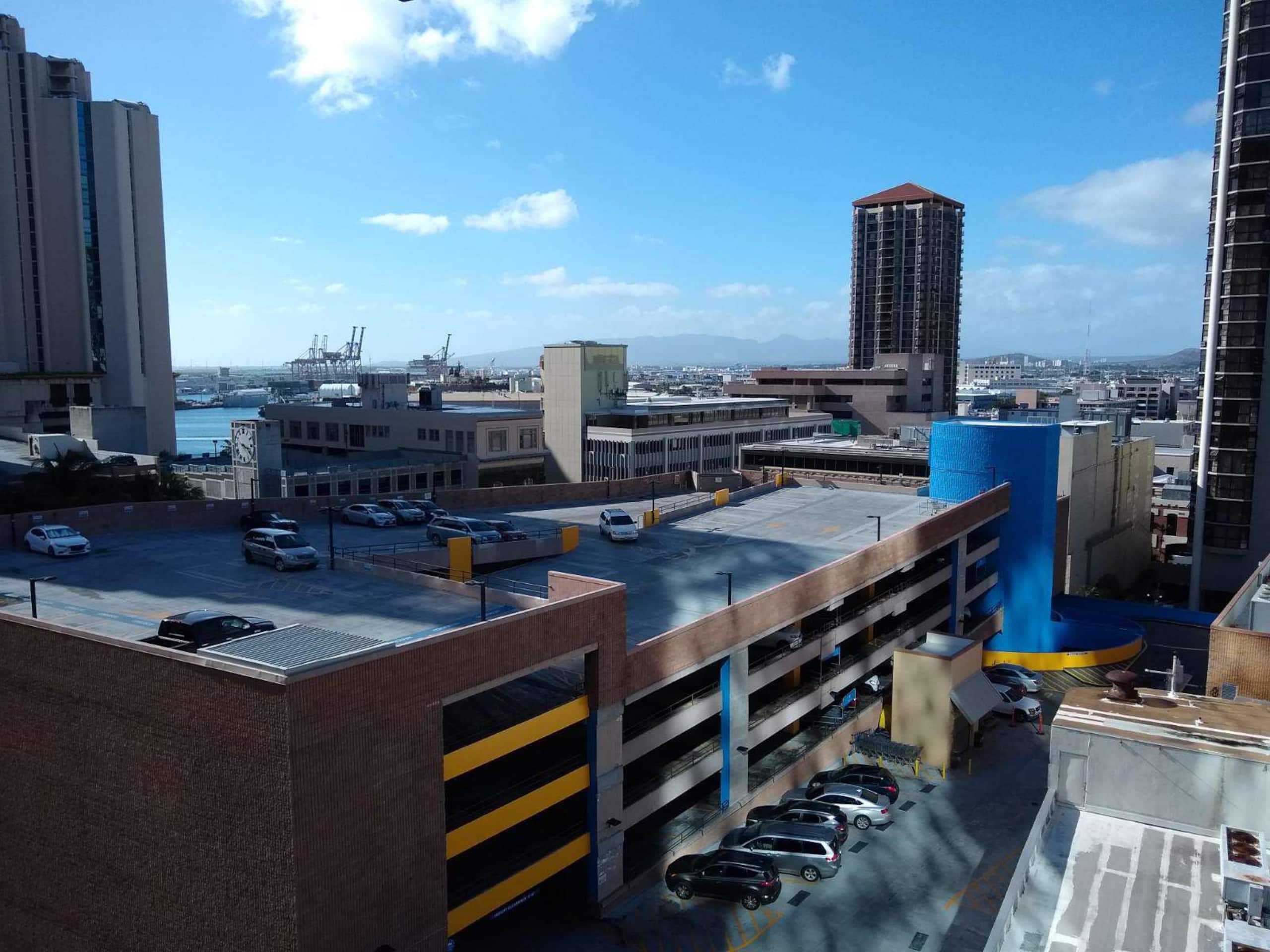 Condo in Honolulu · ★4.89 · 1 bedroom · 1 bed · 1.5 private baths - Image 12
