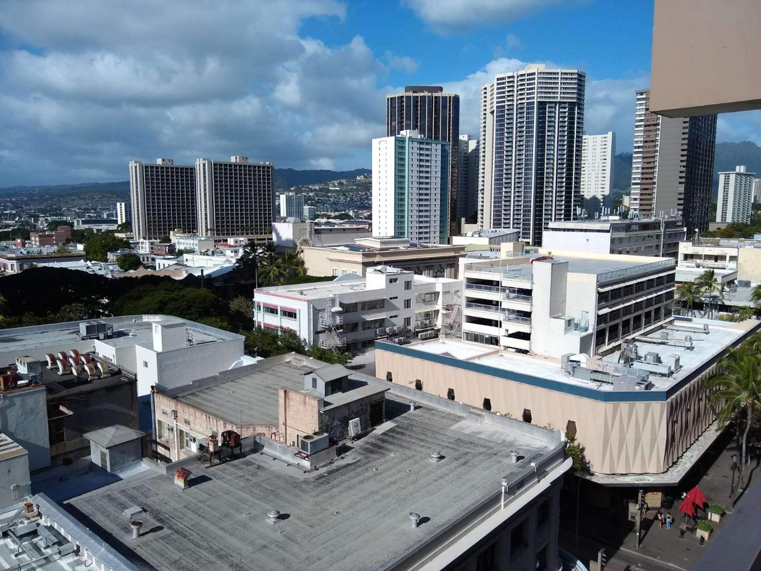 Condo in Honolulu · ★4.89 · 1 bedroom · 1 bed · 1.5 private baths - Image 15