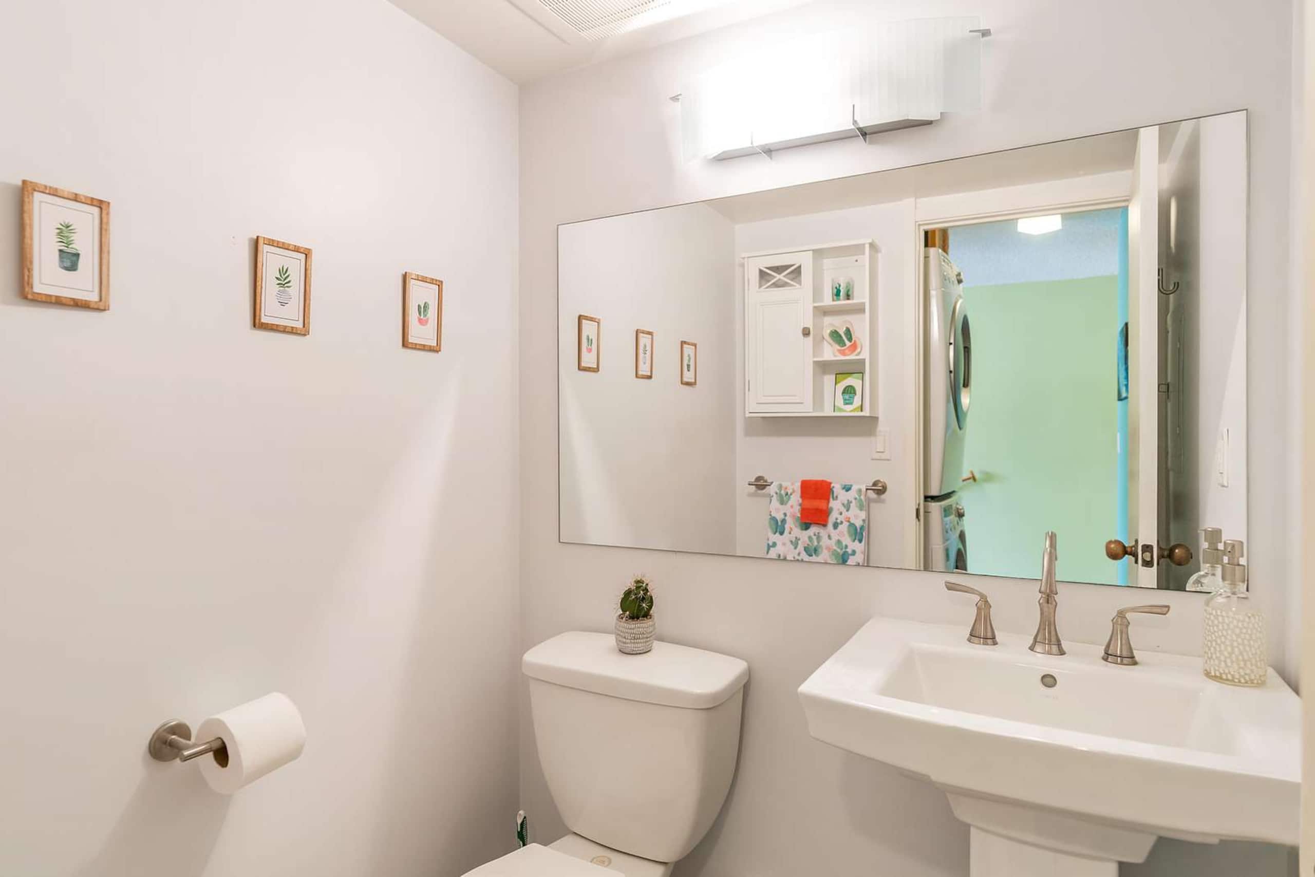 Condo in Honolulu · ★4.89 · 1 bedroom · 1 bed · 1.5 private baths - Image 18