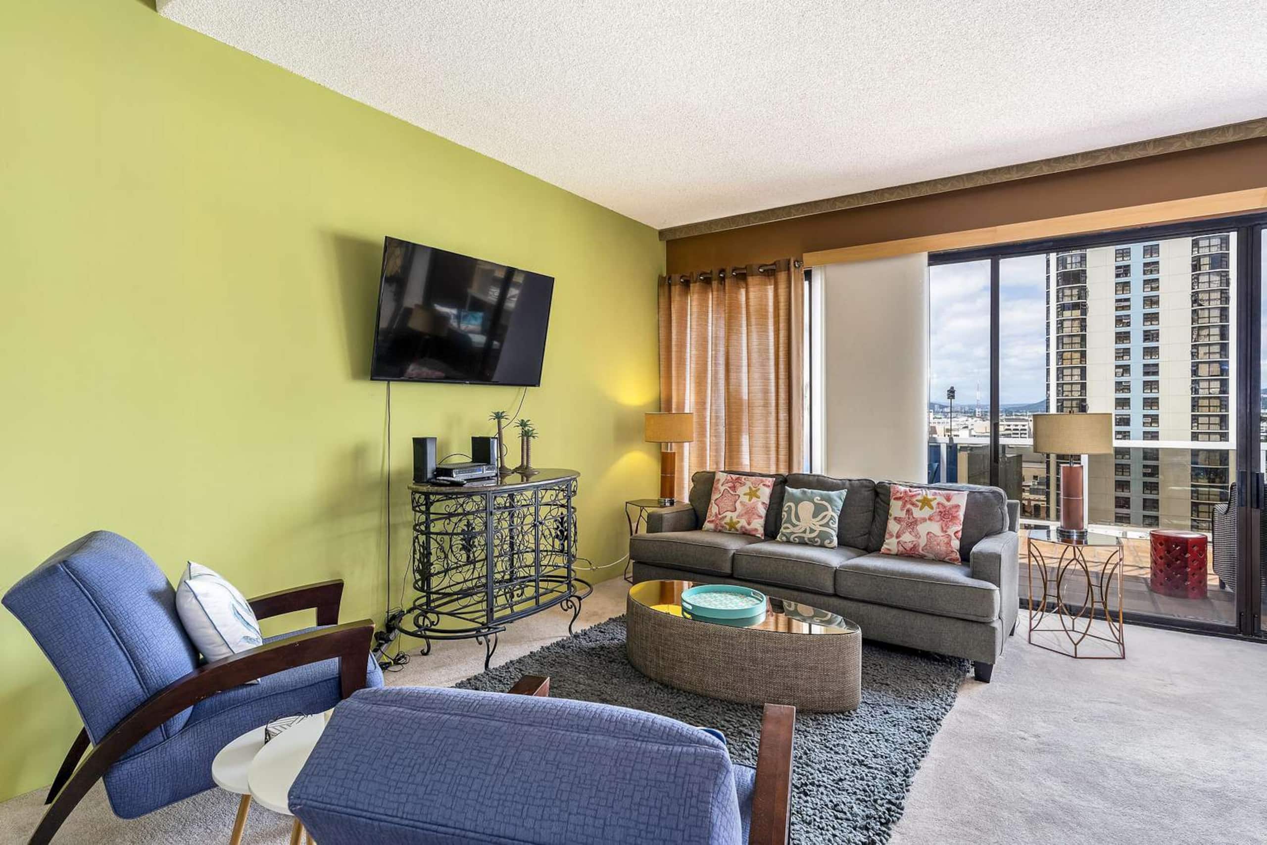 Condo in Honolulu · ★4.89 · 1 bedroom · 1 bed · 1.5 private baths - Image 2
