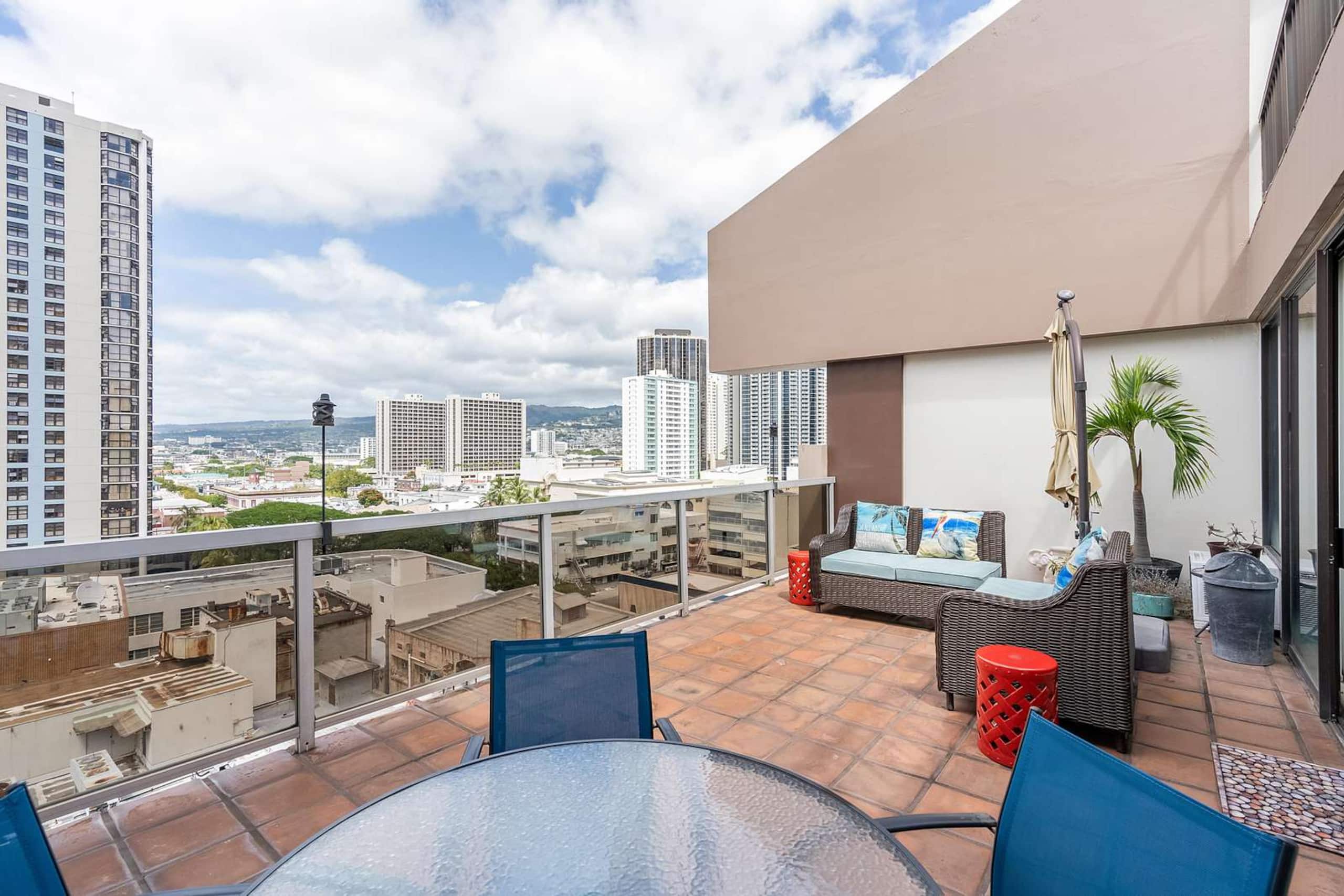 Condo in Honolulu · ★4.89 · 1 bedroom · 1 bed · 1.5 private baths - Image 19