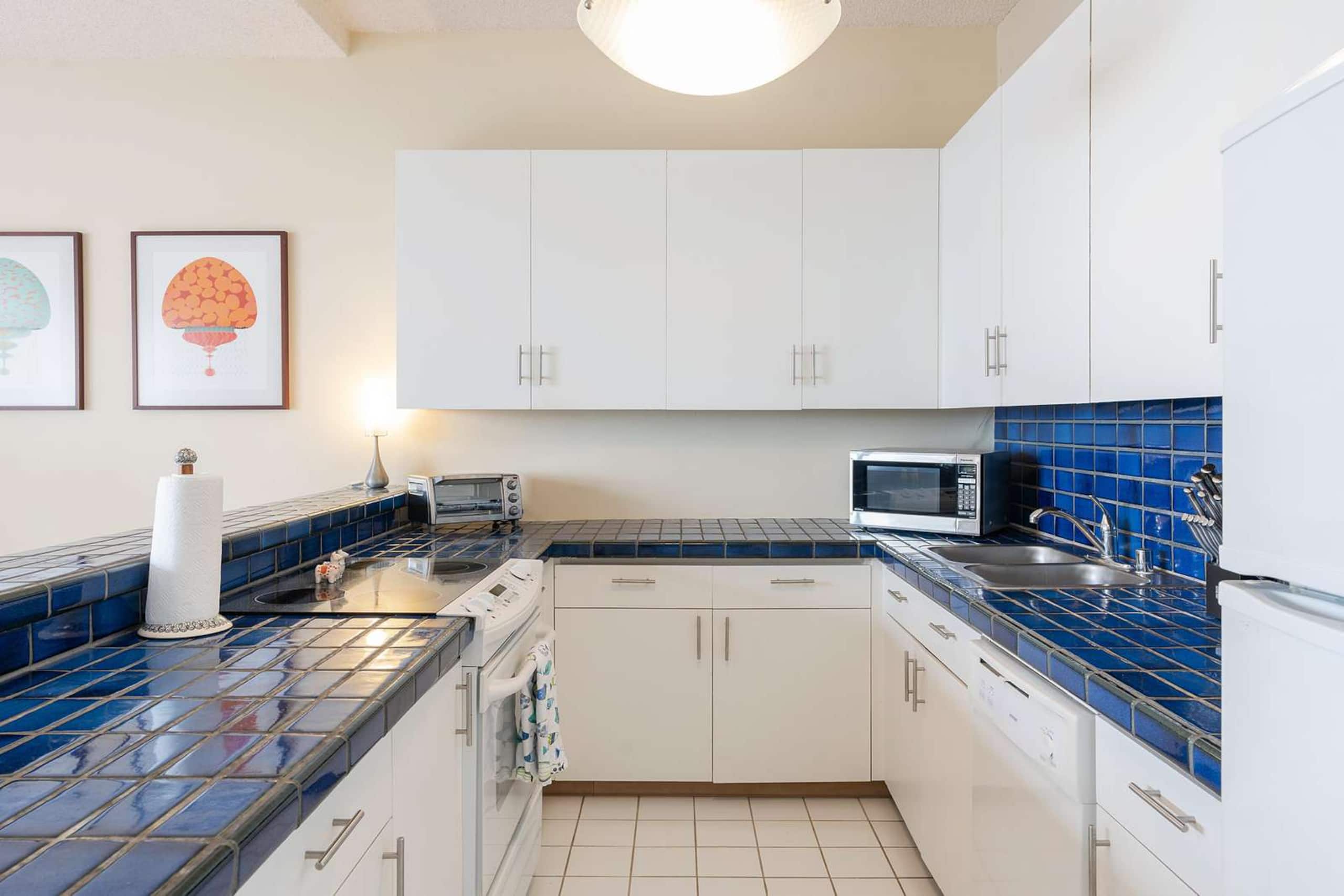 Condo in Honolulu · ★4.89 · 1 bedroom · 1 bed · 1.5 private baths - Image 22