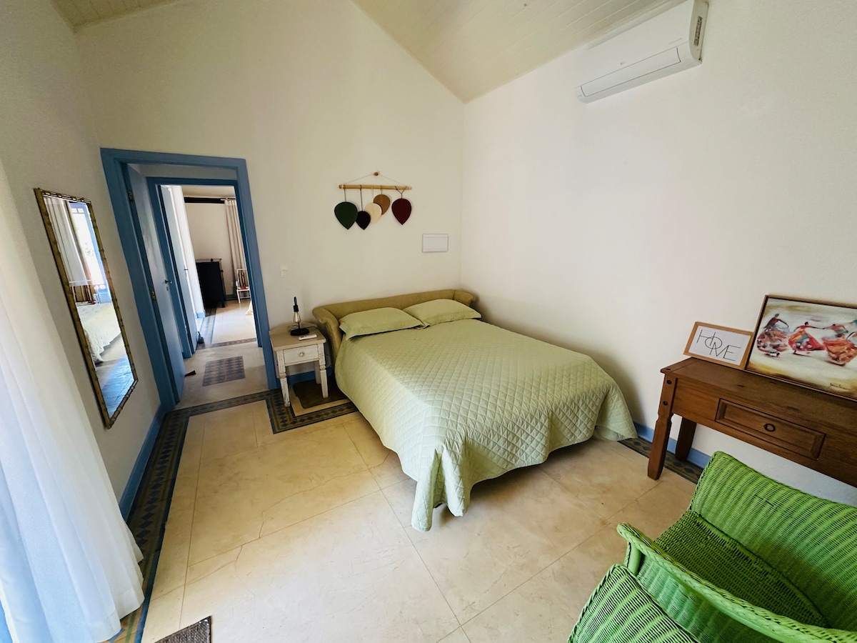 ห้องนอน 01 ตั้งอยู่บนชั้นบนสุด