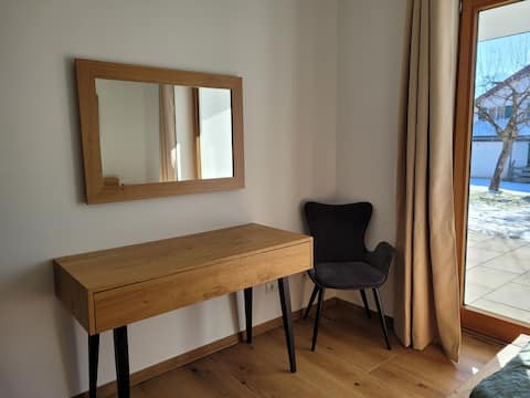 Leistungsstarkes Airbnb: Orchard apartment with terrace in Ostallgäu