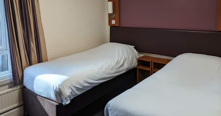 Alty Hotel - Altrincham