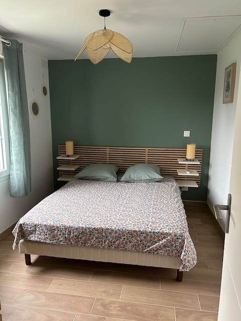 Top Airbnb: Small apartment in main residence in Seine Et Marne