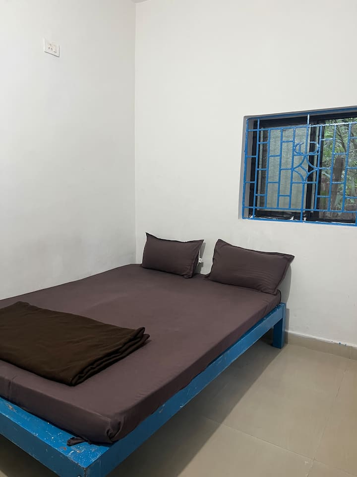 Bedroom 1 image 2