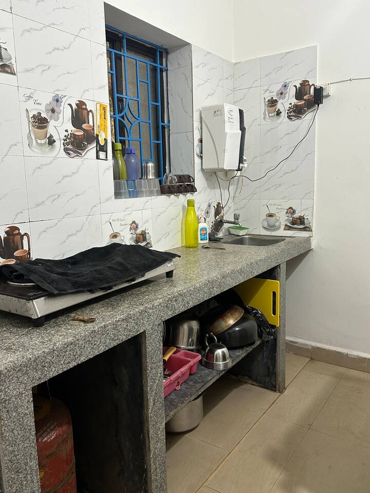 Full kitchen image 2